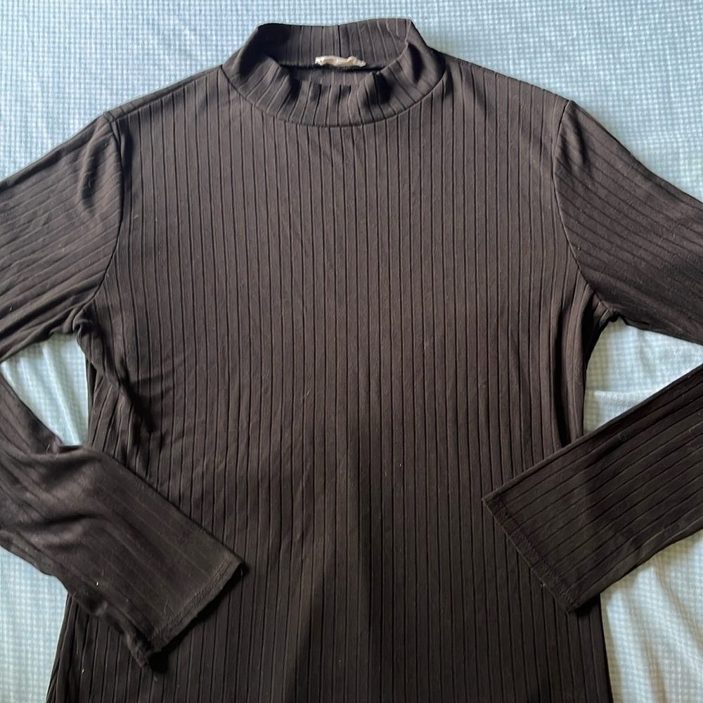 Black turtle neck long sleeve